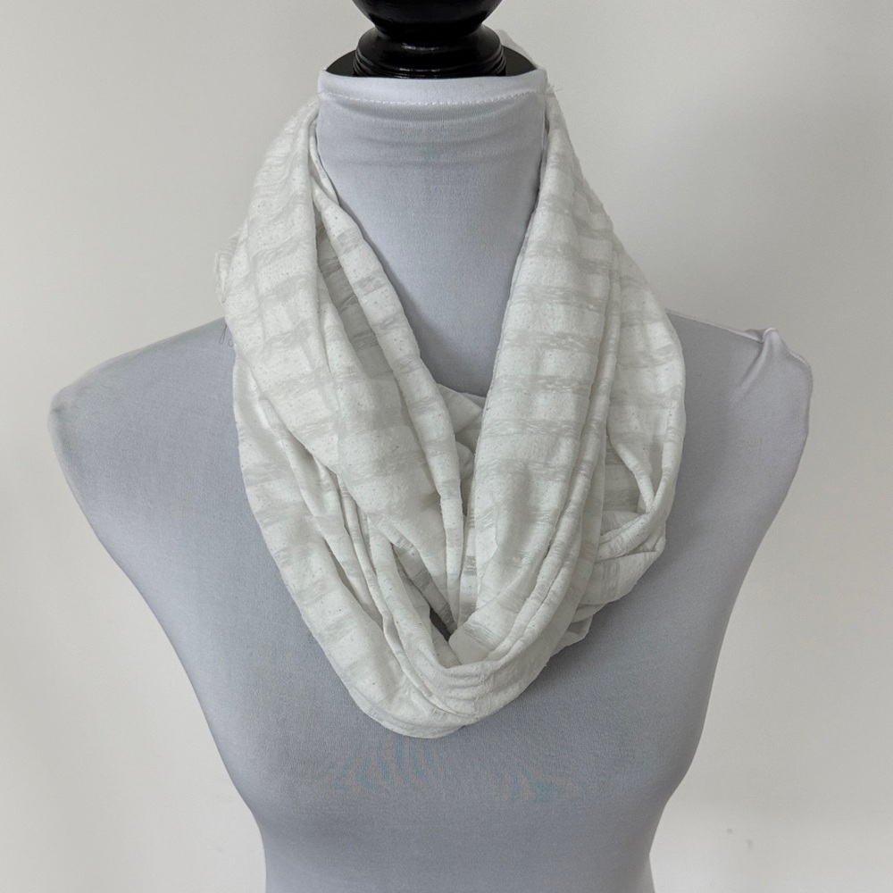 White Infinity‎ Scarf